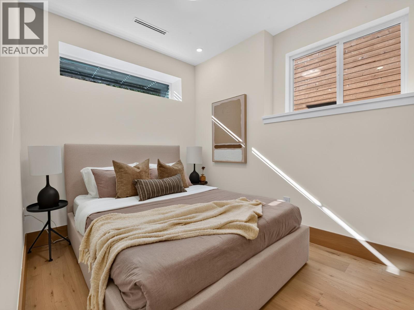 6423 Argyle Avenue Property Photo 19