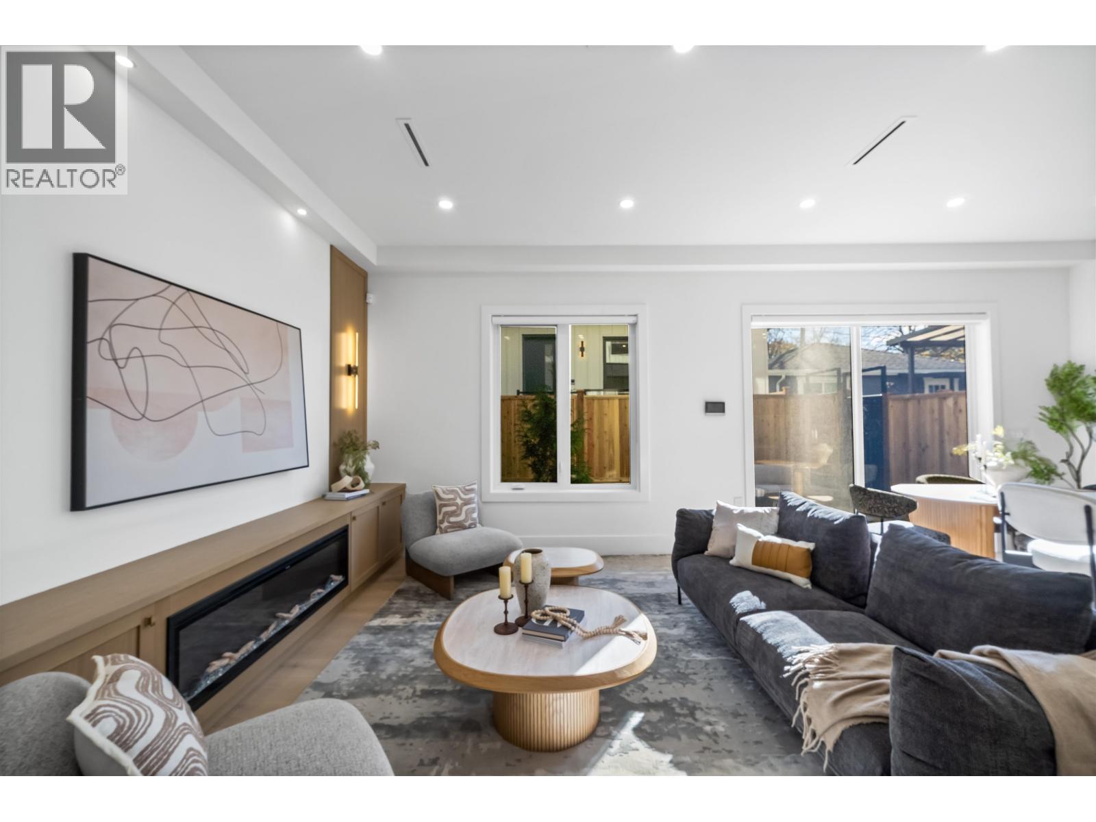 2 2710 Kitchener Street Property Photo 2