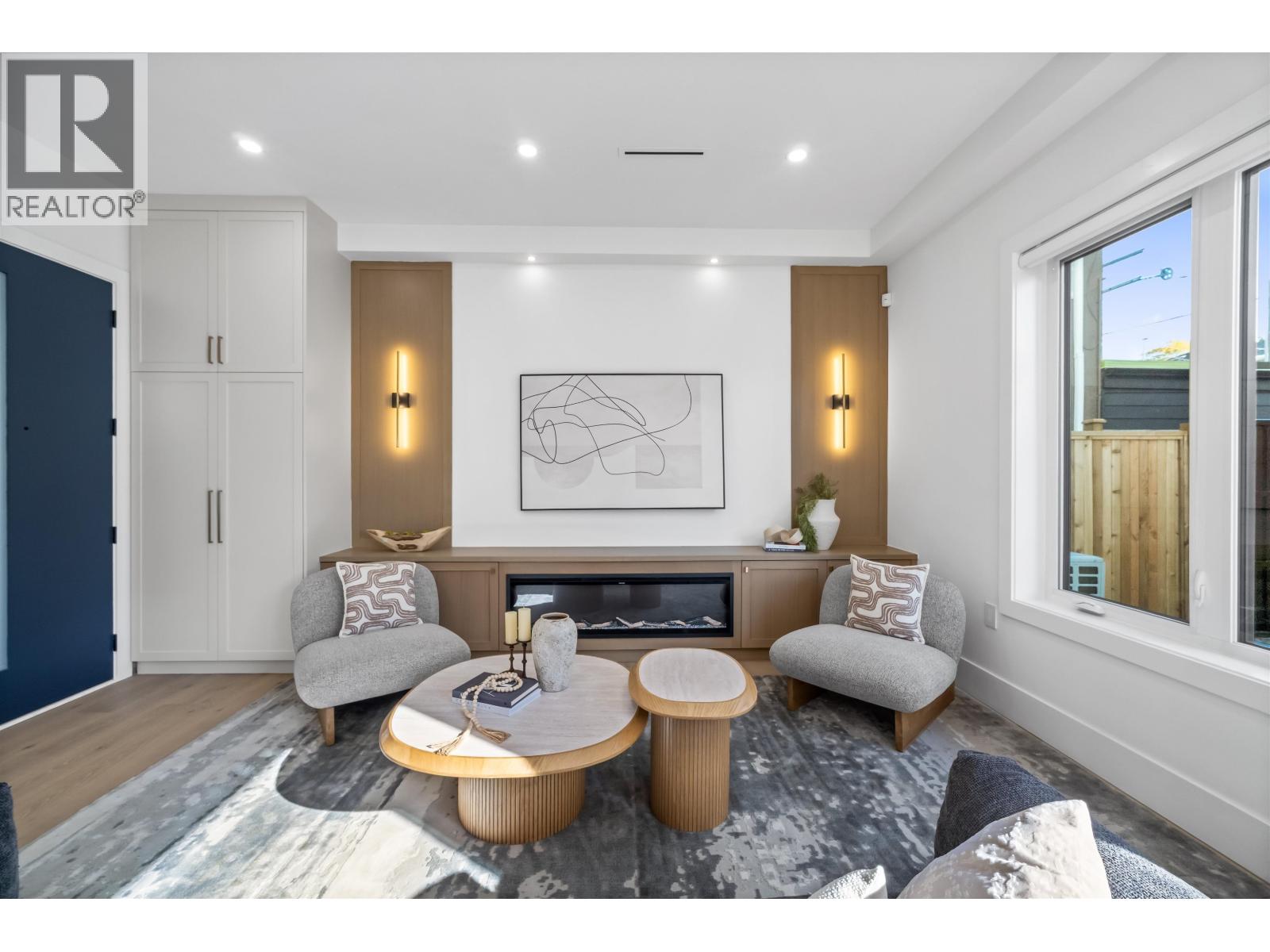 2 2710 Kitchener Street Property Photo 4
