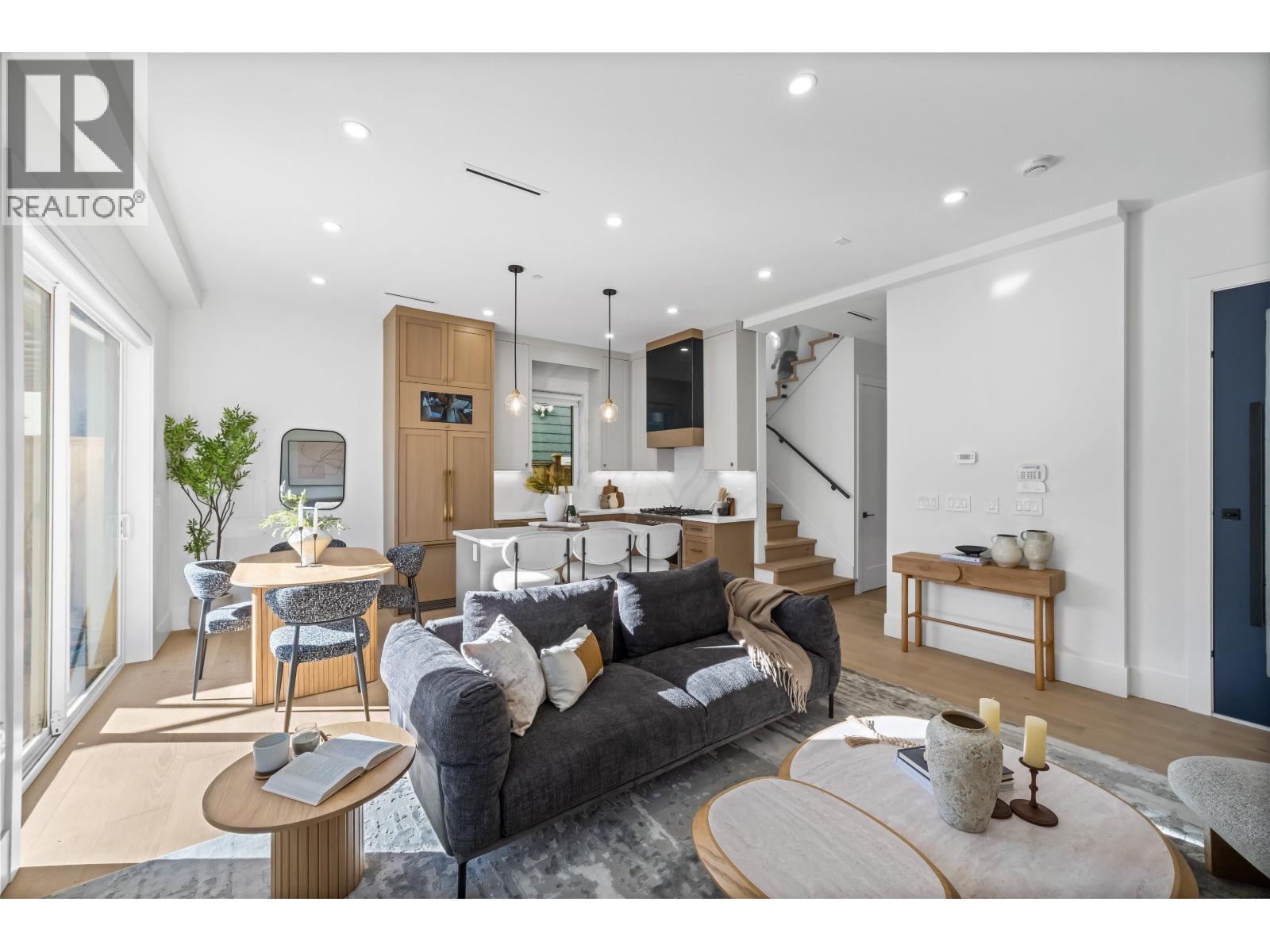 2 2710 Kitchener Street Property Photo 5