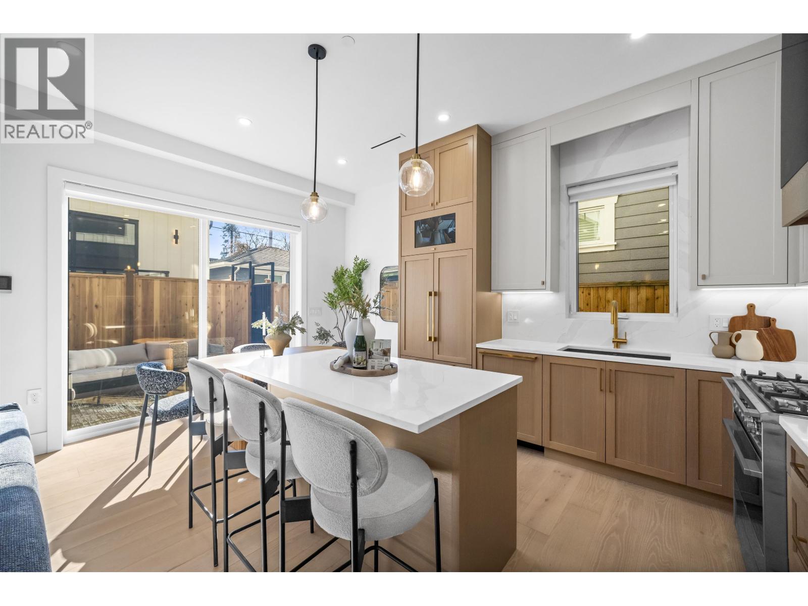 2 2710 Kitchener Street Property Photo 6