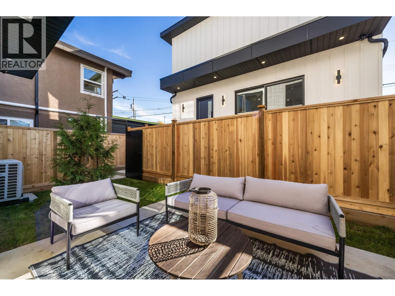 2 2710 Kitchener Street Property Photo 10