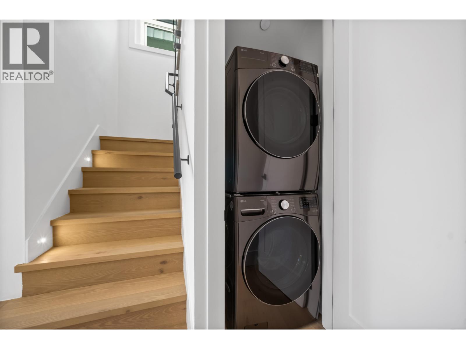 2 2710 Kitchener Street Property Photo 11