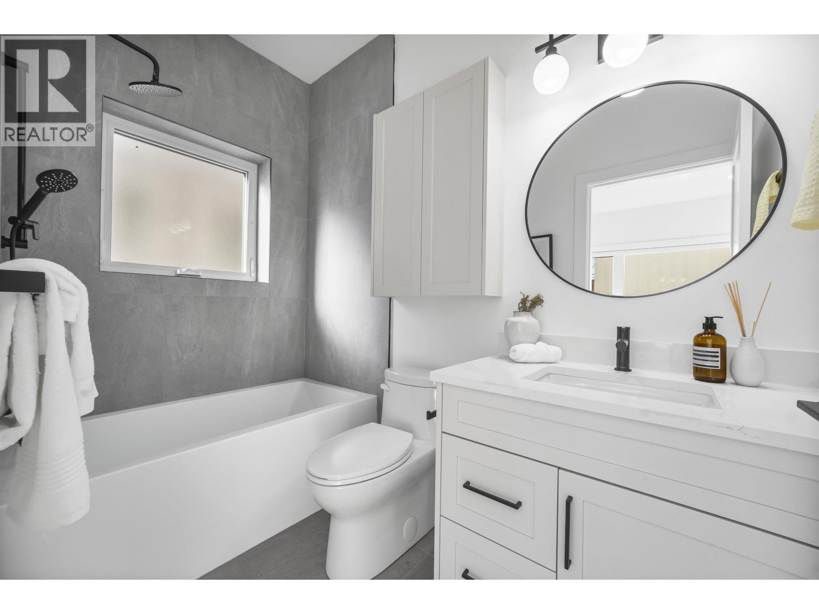 2 2710 Kitchener Street Property Photo 15