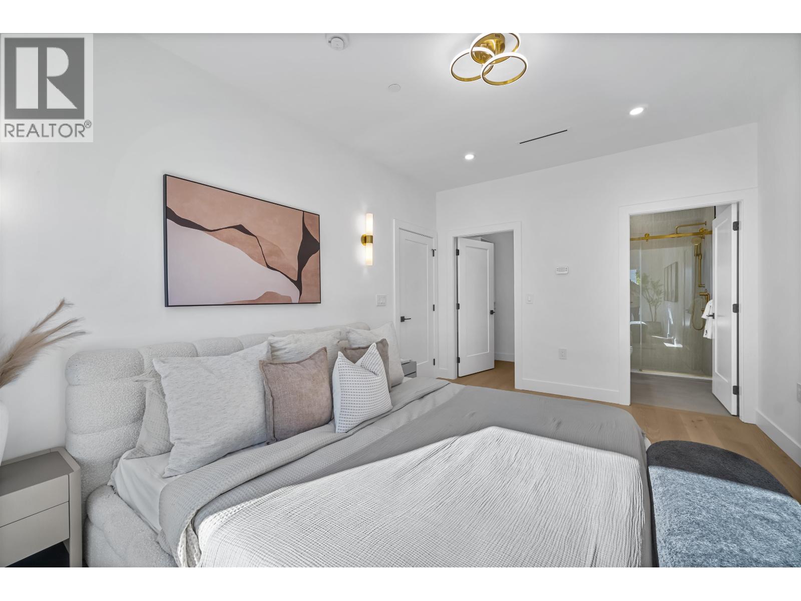 2 2710 Kitchener Street Property Photo 17