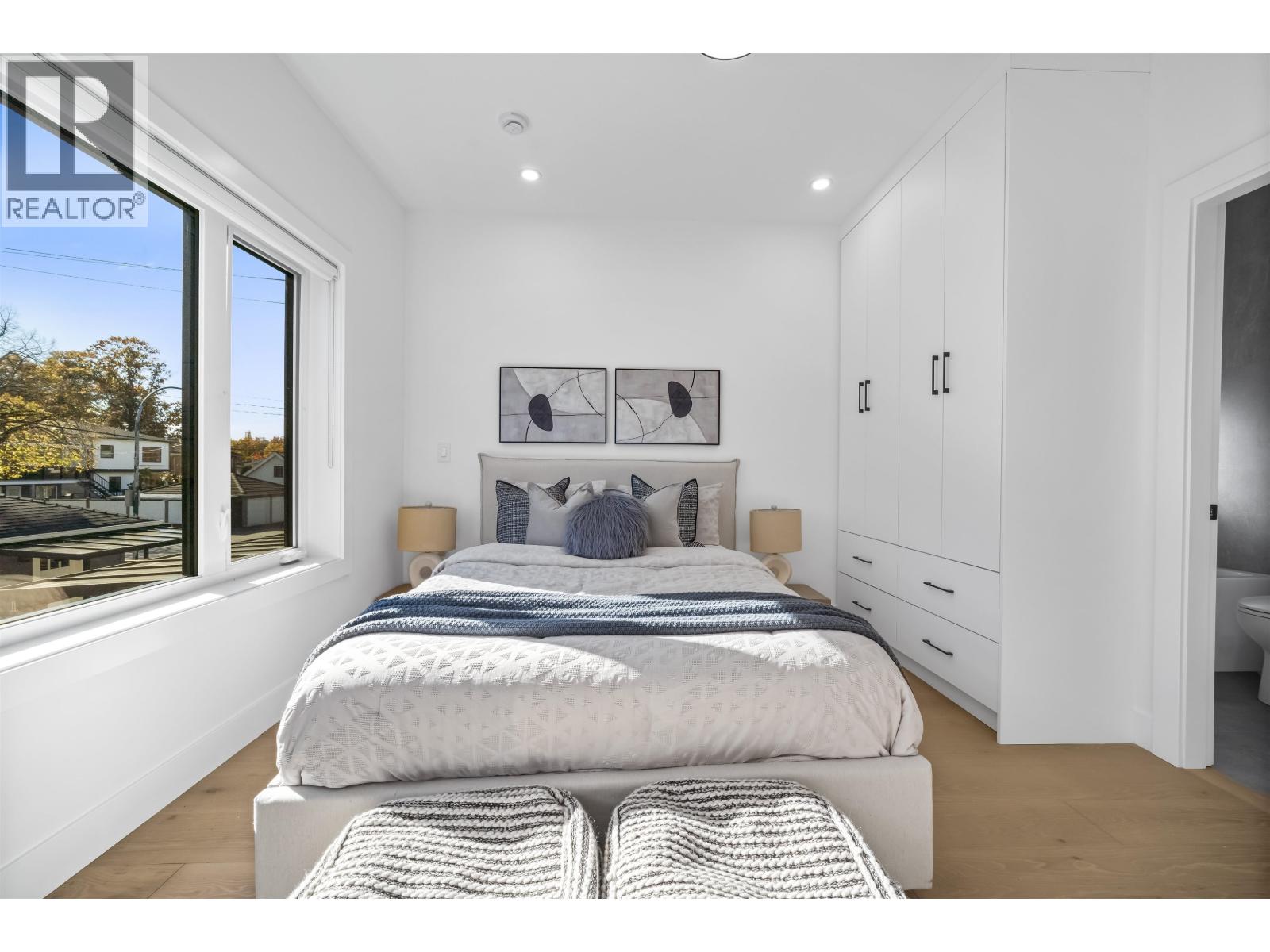 2 2710 Kitchener Street Property Photo 18