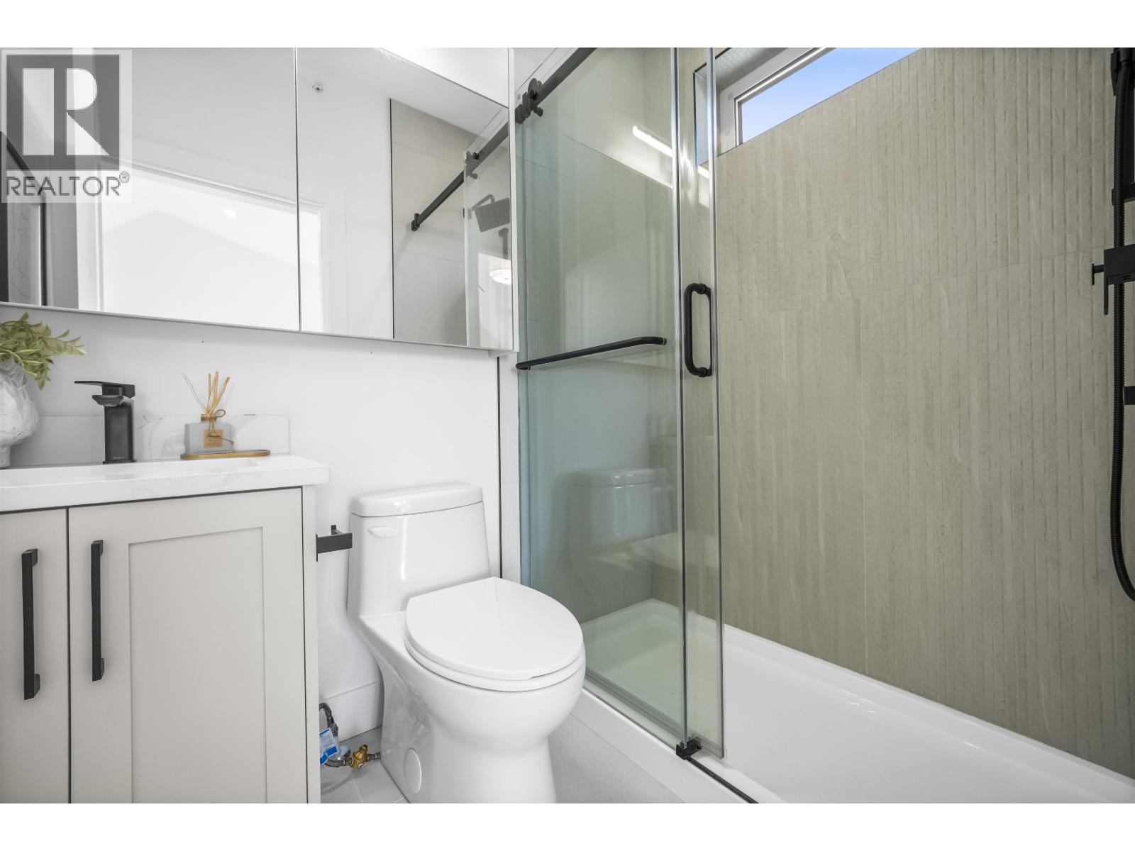 2 2710 Kitchener Street Property Photo 21