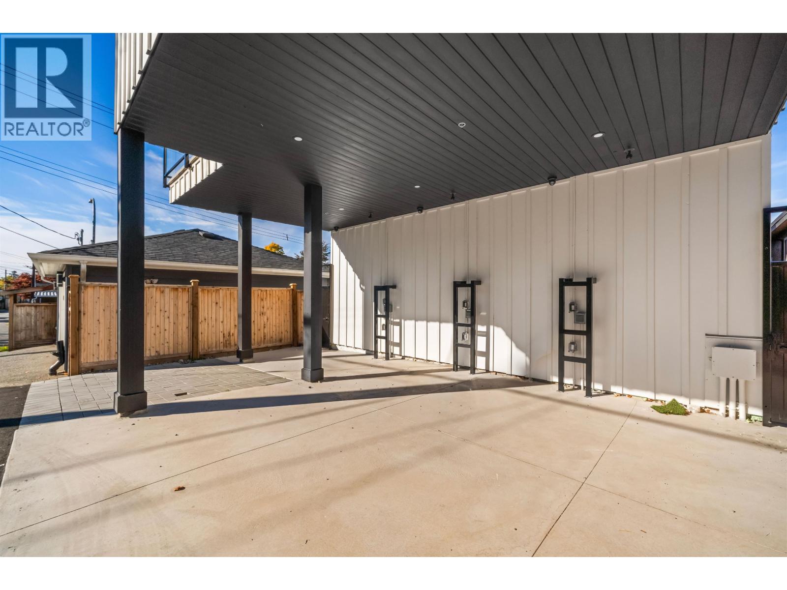 2 2710 Kitchener Street Property Photo 23