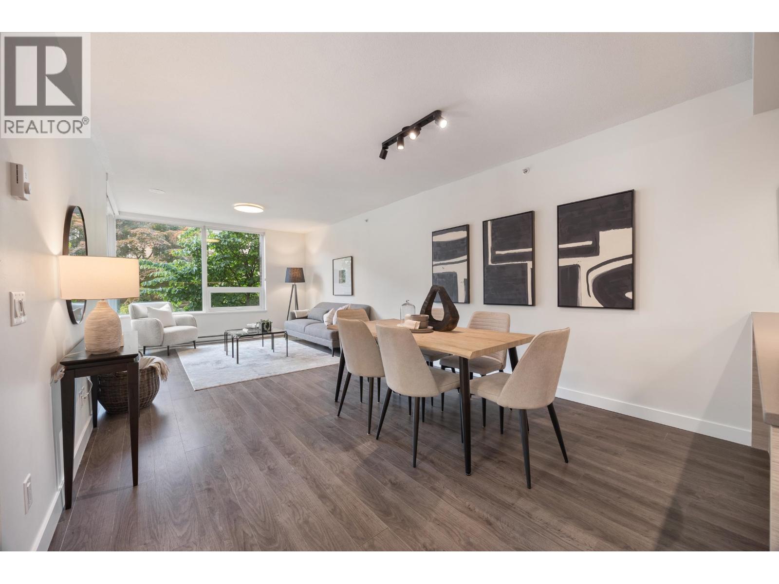 Th2 988 Quayside Drive Property Photo 1