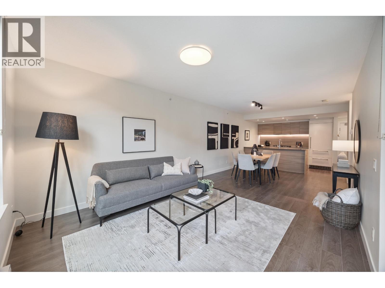 Th2 988 Quayside Drive Property Photo 3