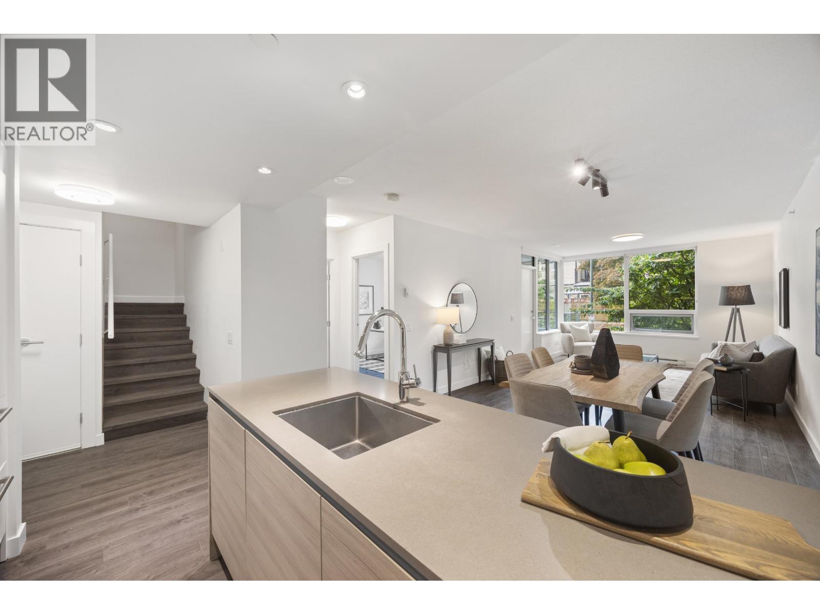 Th2 988 Quayside Drive Property Photo 10