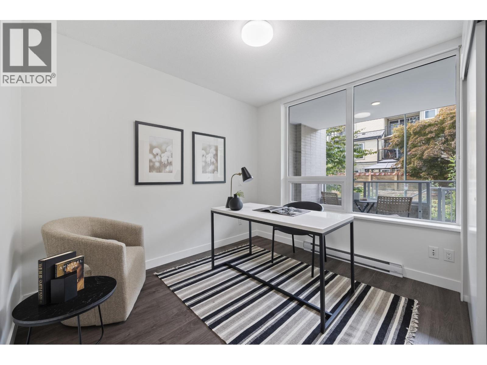 Th2 988 Quayside Drive Property Photo 11