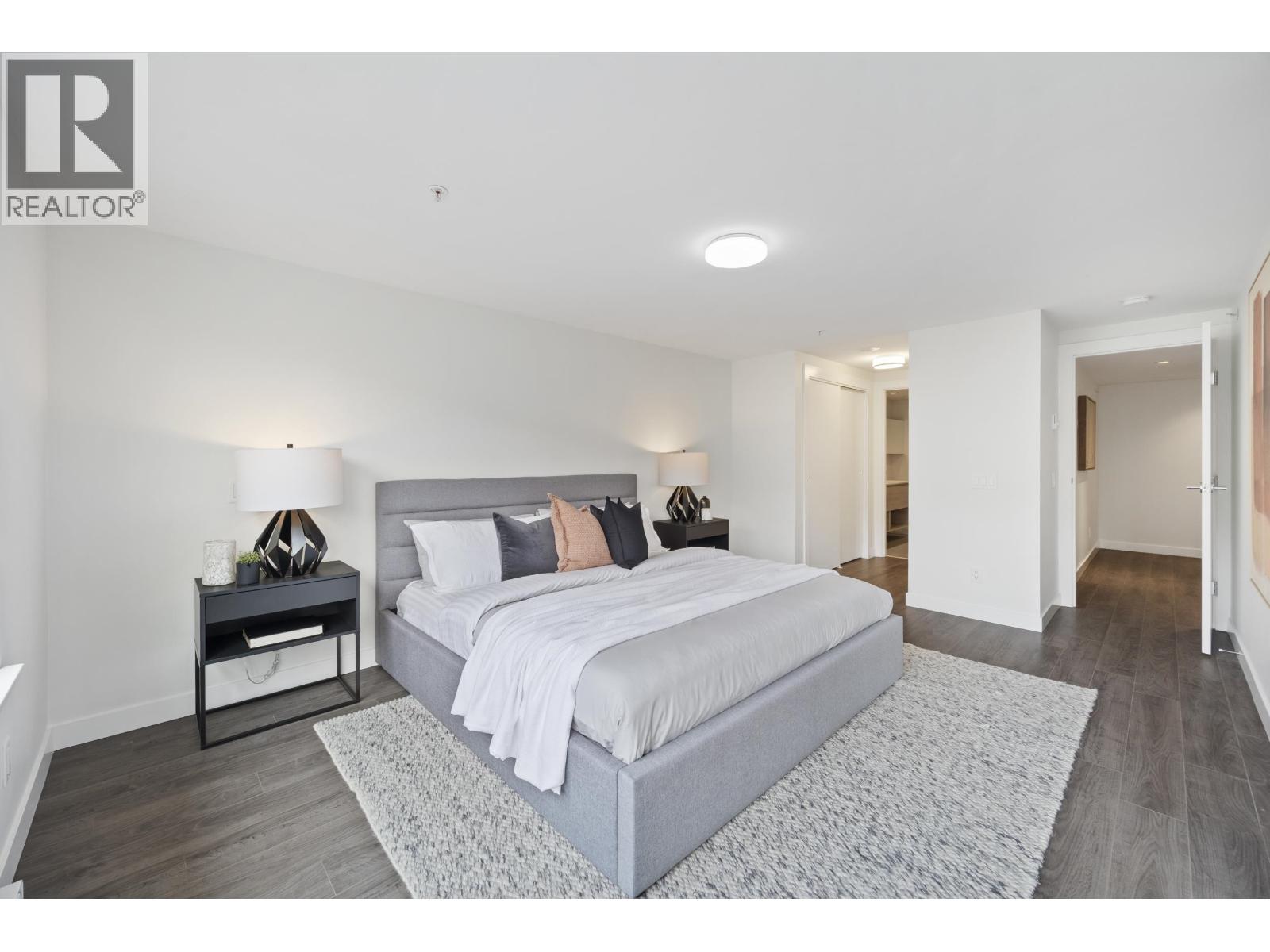 Th2 988 Quayside Drive Property Photo 17