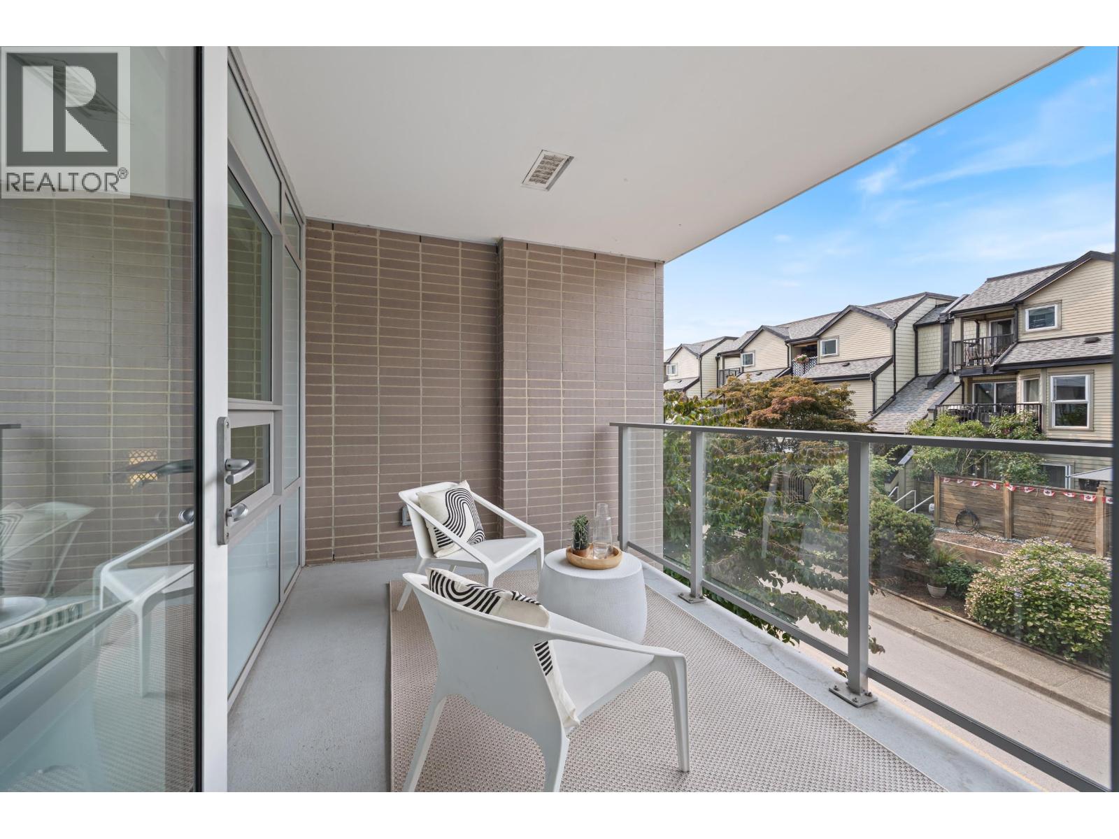 Th2 988 Quayside Drive Property Photo 21