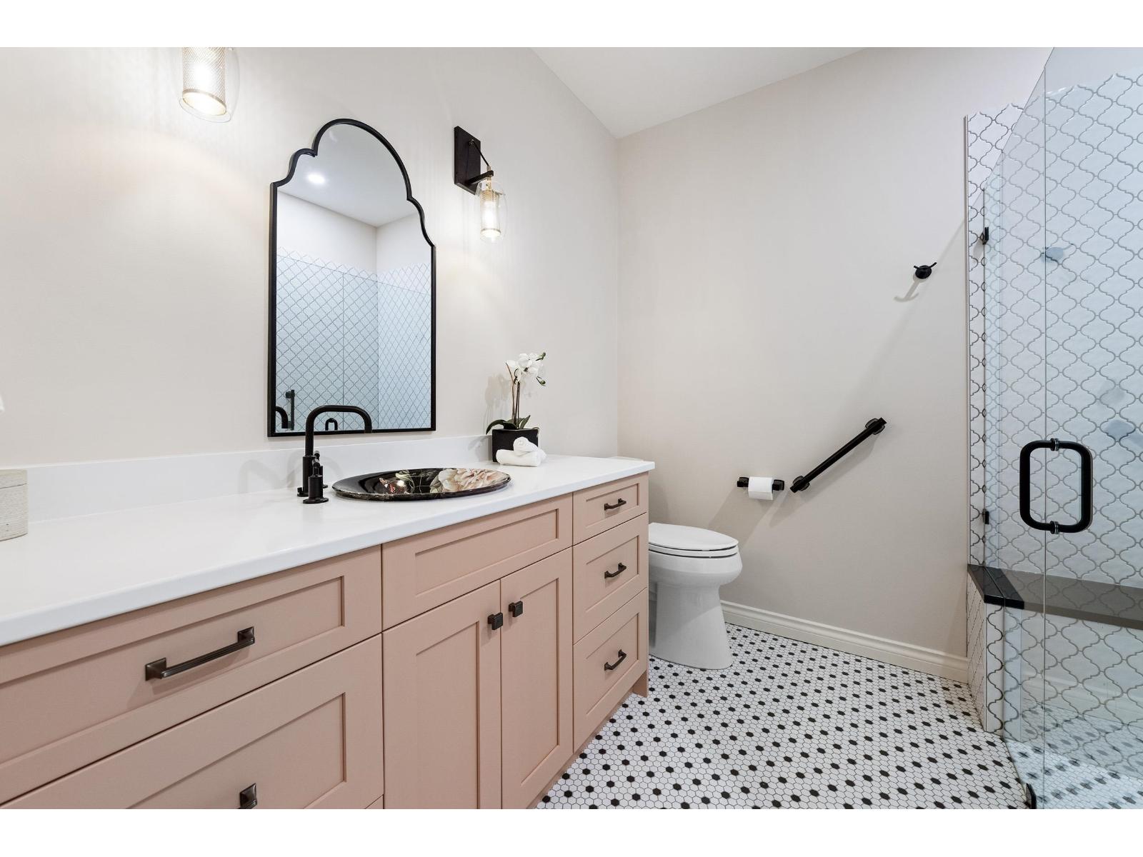 17 18939 65 Avenue Property Photo 15