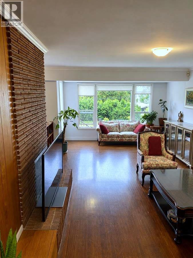 1665 Queens Ave Avenue Property Photo 2
