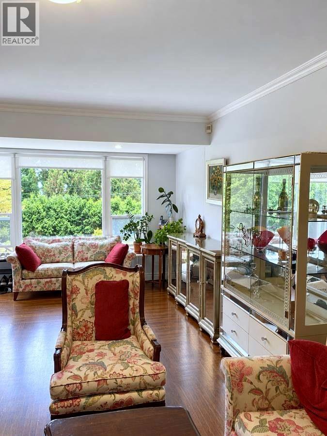 1665 Queens Ave Avenue Property Photo 3