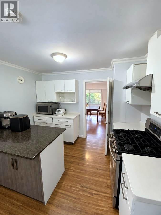 1665 Queens Ave Avenue Property Photo 6