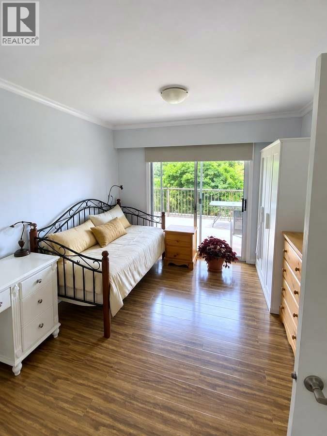 1665 Queens Ave Avenue Property Photo 8