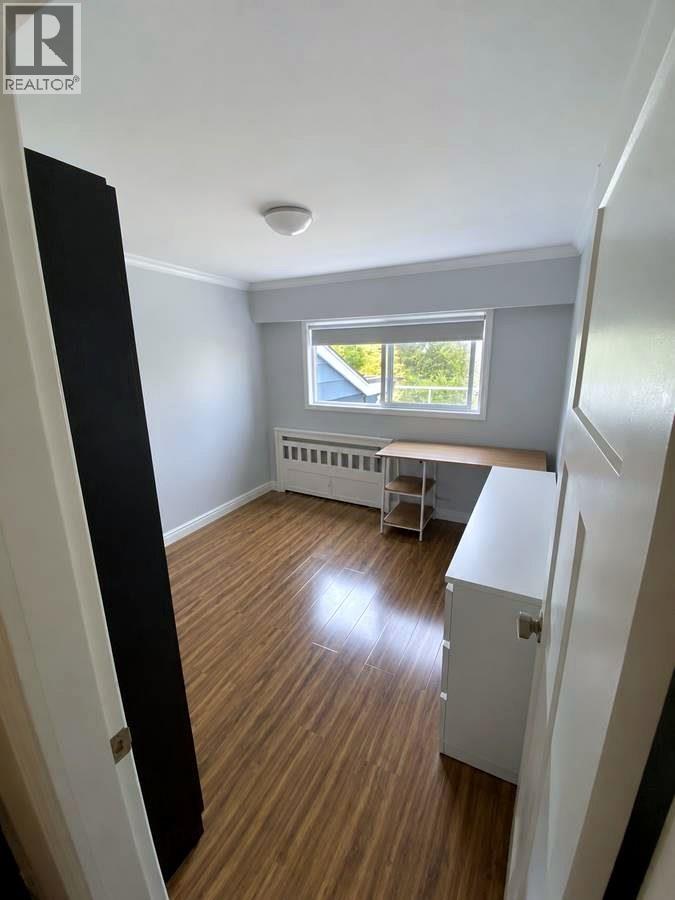 1665 Queens Ave Avenue Property Photo 9