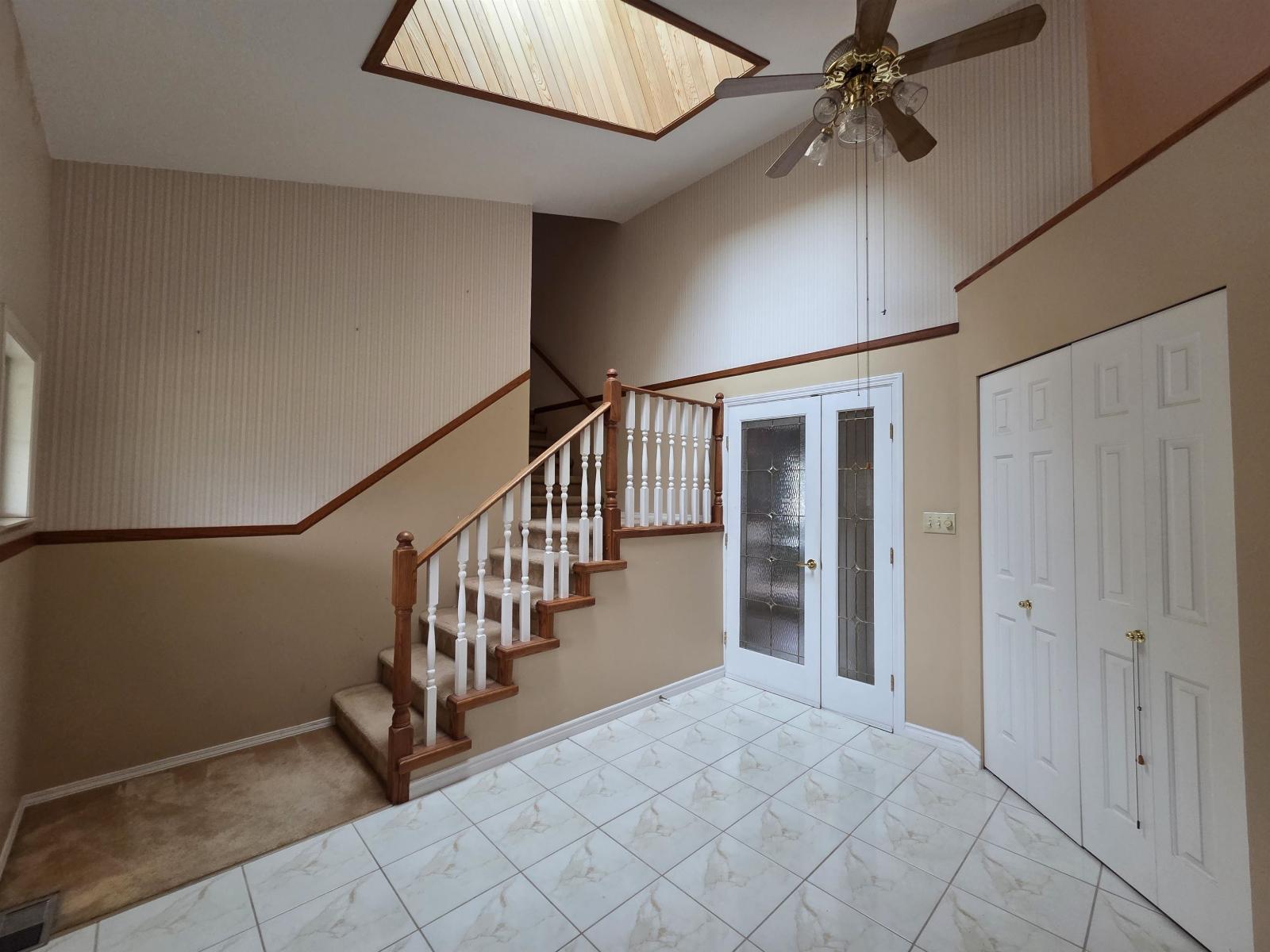 6594 179 Street Property Photo 2