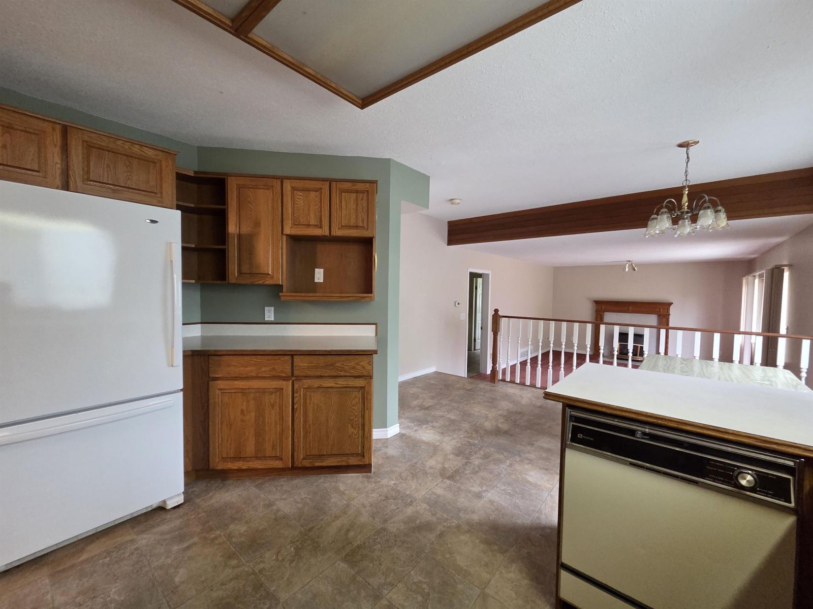 6594 179 Street Property Photo 8