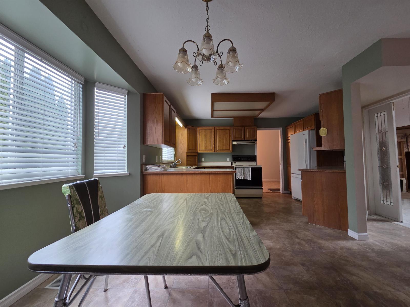 6594 179 Street Property Photo 10