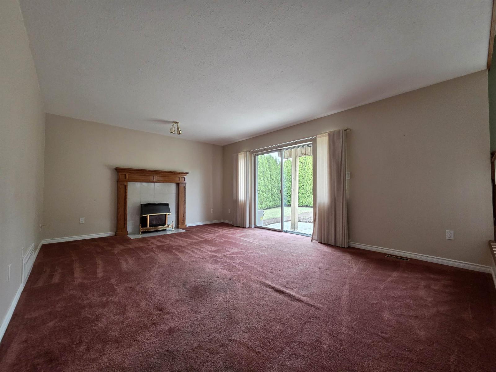 6594 179 Street Property Photo 11