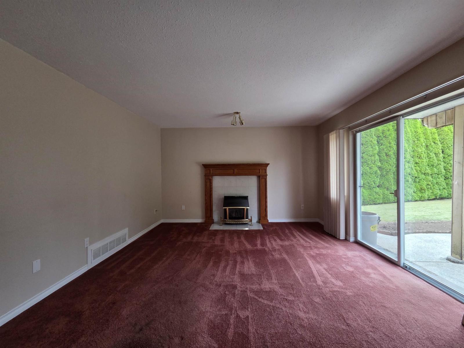 6594 179 Street Property Photo 12