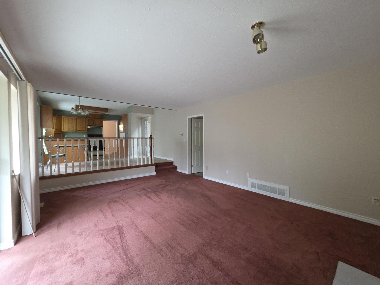 6594 179 Street Property Photo 14