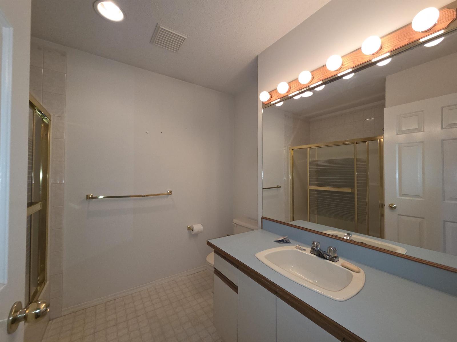 6594 179 Street Property Photo 28