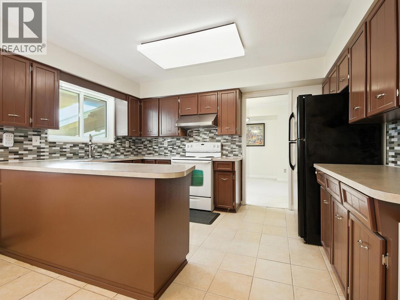 7080 Kimberley Drive Property Photo 4