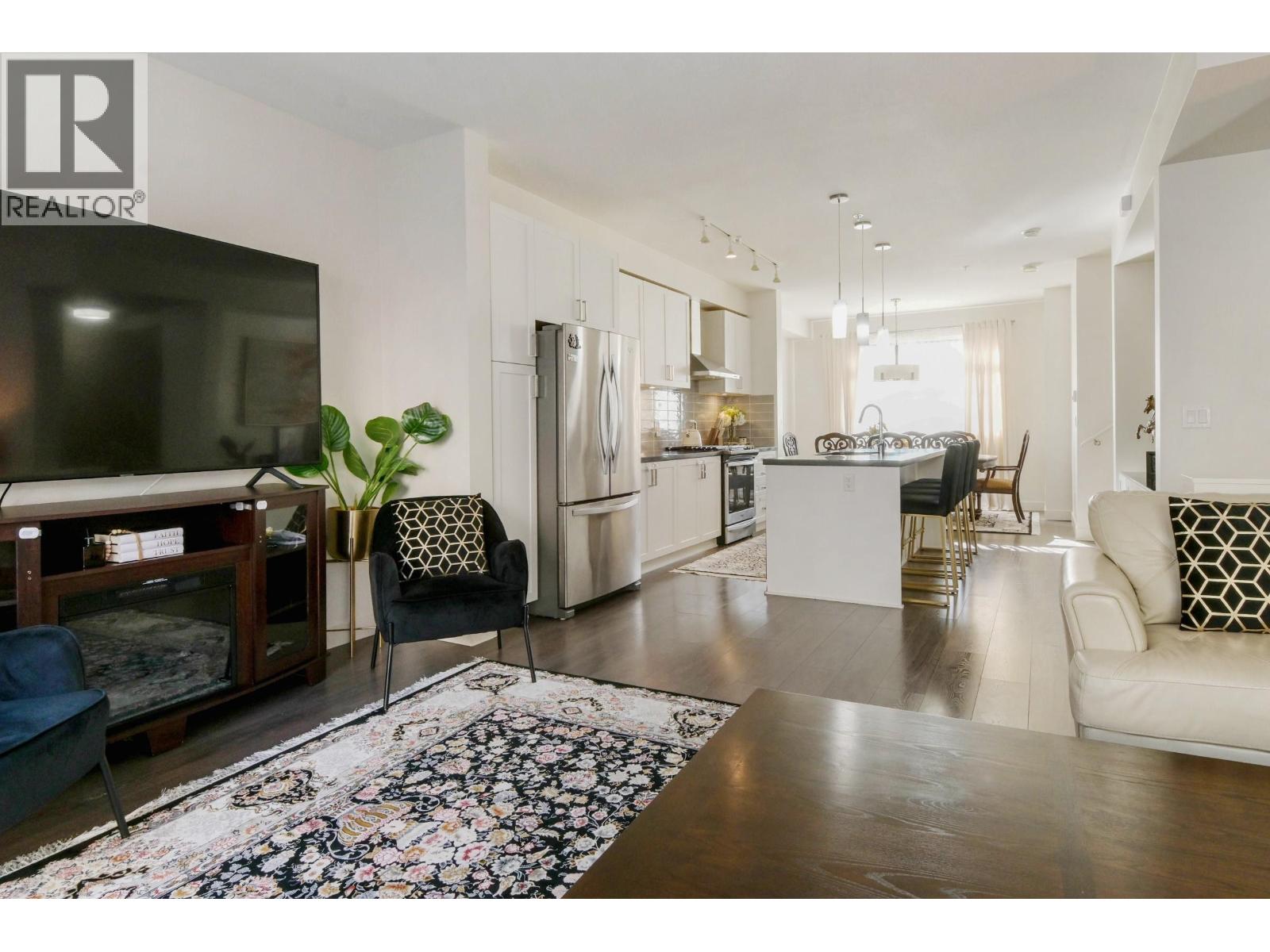 136 11305 240 Street Property Photo 6