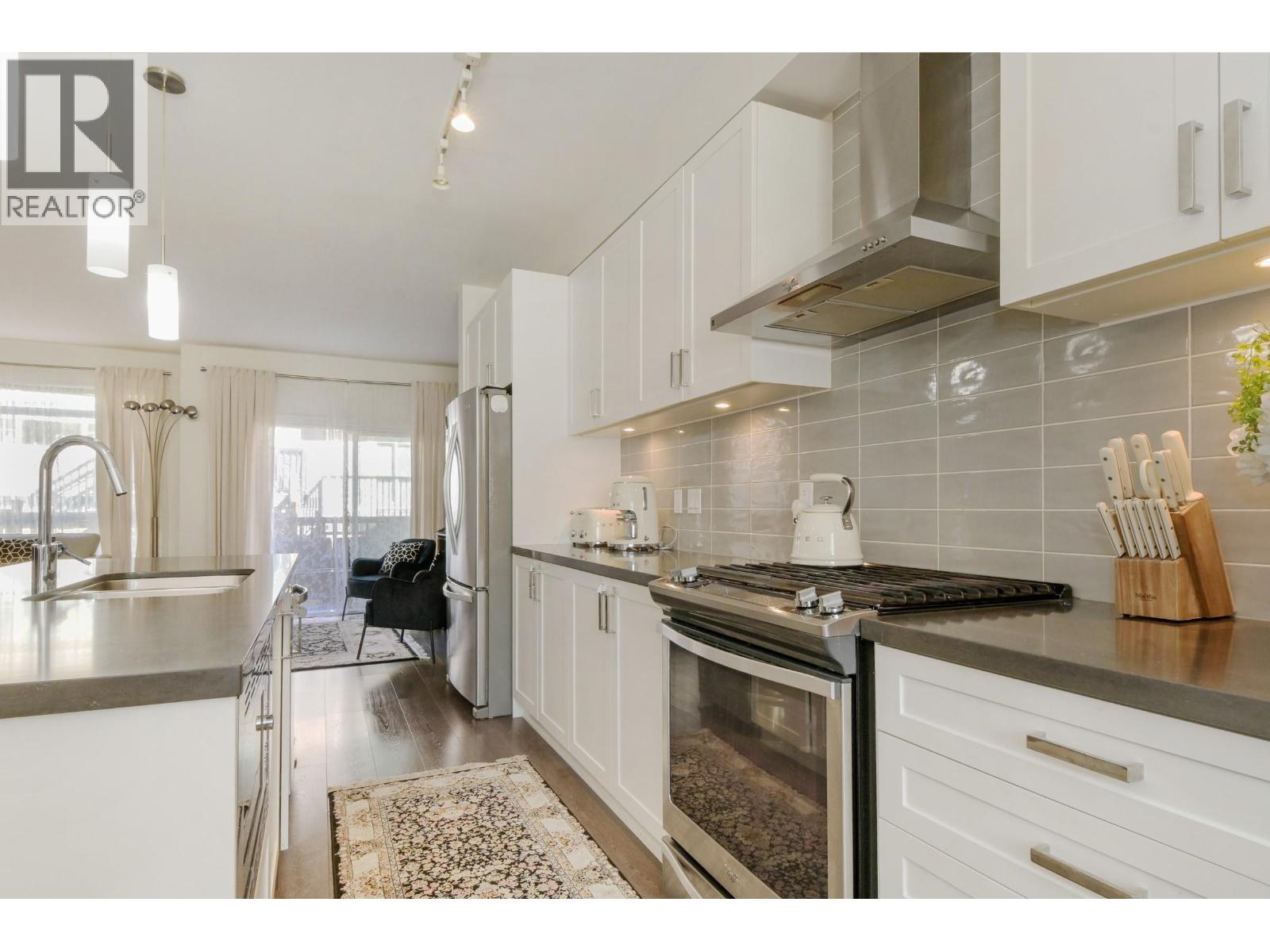 136 11305 240 Street Property Photo 9
