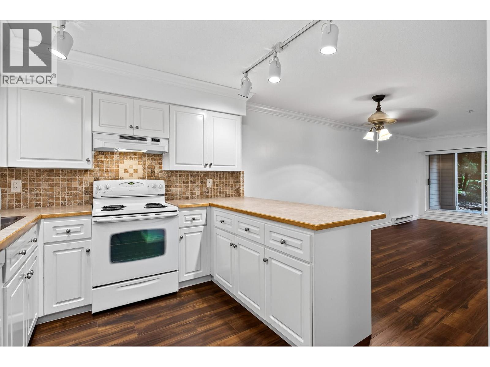 107 1215 Pacific Street Property Photo 6