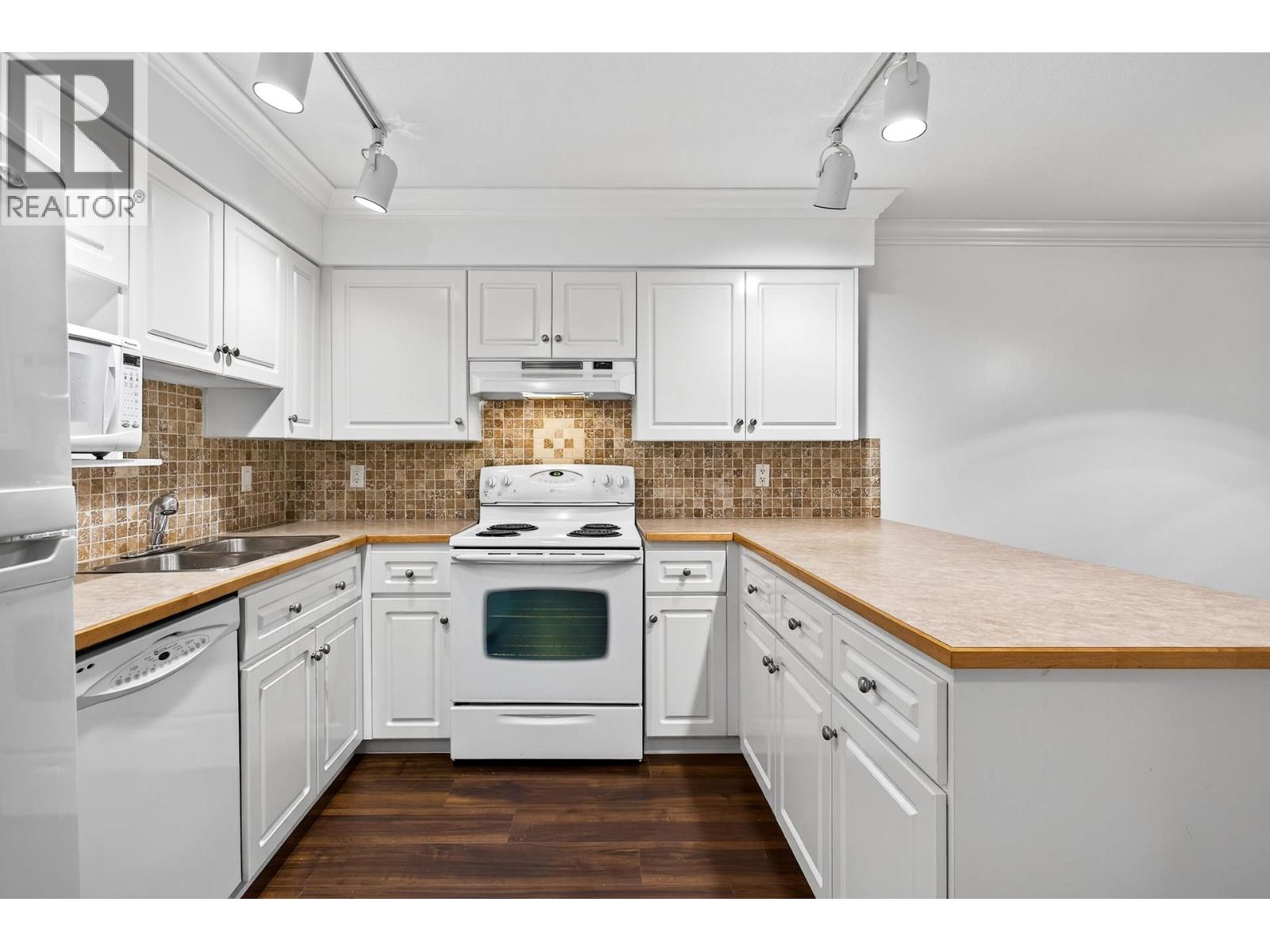 107 1215 Pacific Street Property Photo 7