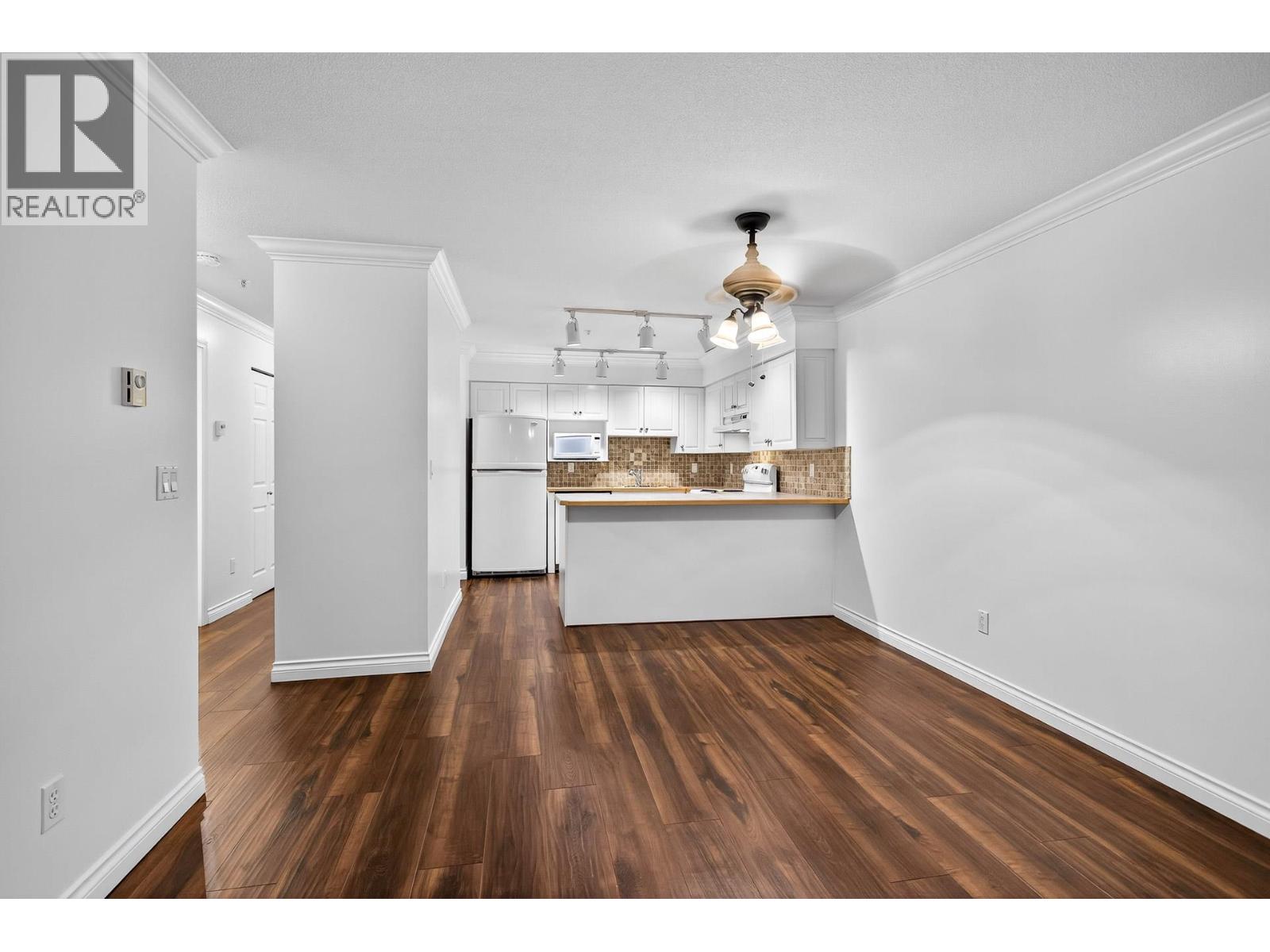 107 1215 Pacific Street Property Photo 19