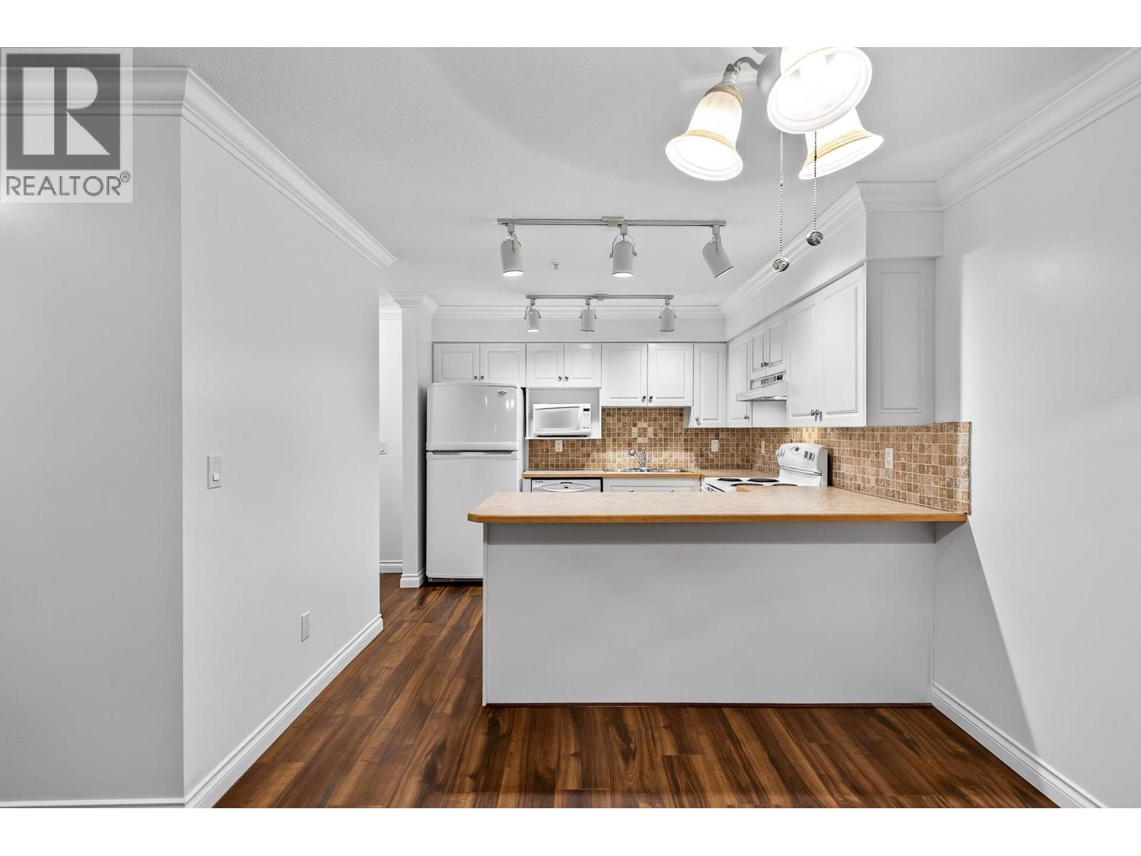 107 1215 Pacific Street Property Photo 20