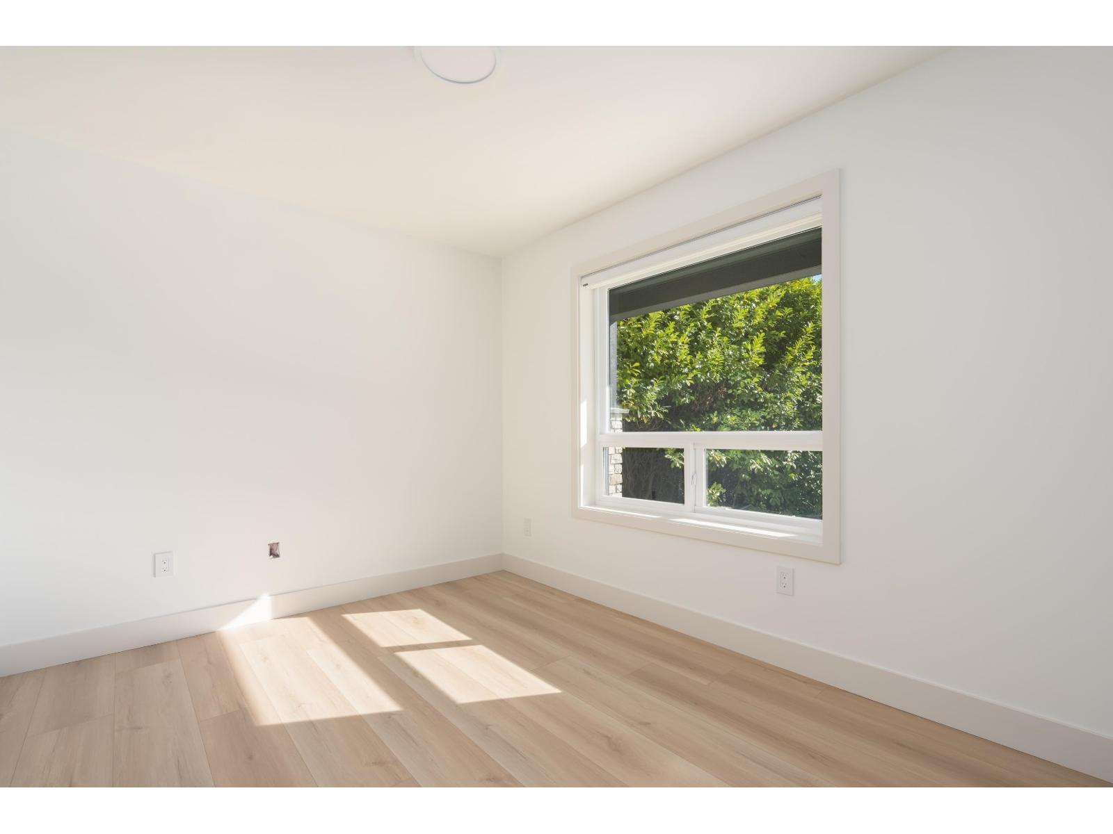 102 14753 111a Avenue Property Photo 3