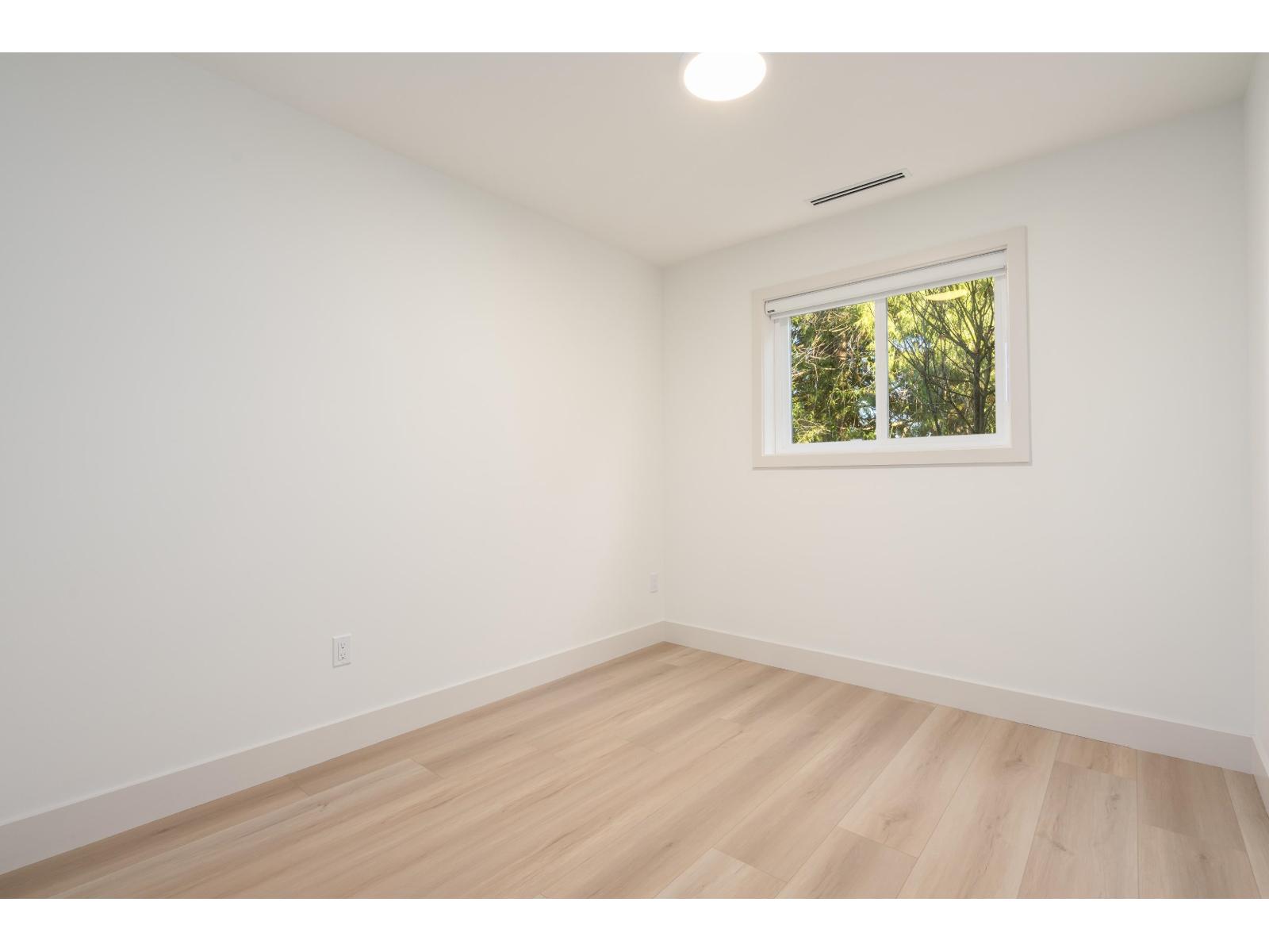 102 14753 111a Avenue Property Photo 4
