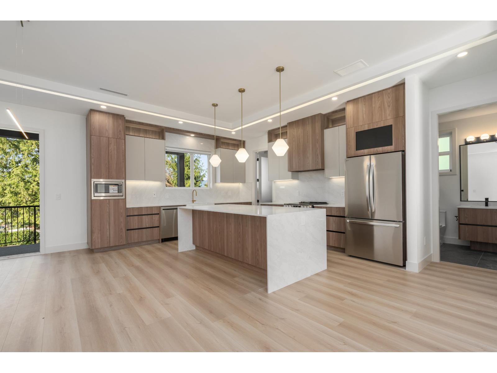 102 14753 111a Avenue Property Photo 9