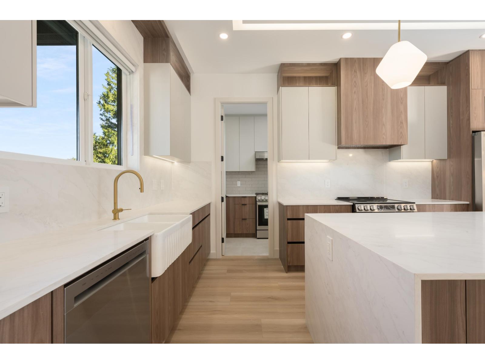 102 14753 111a Avenue Property Photo 10