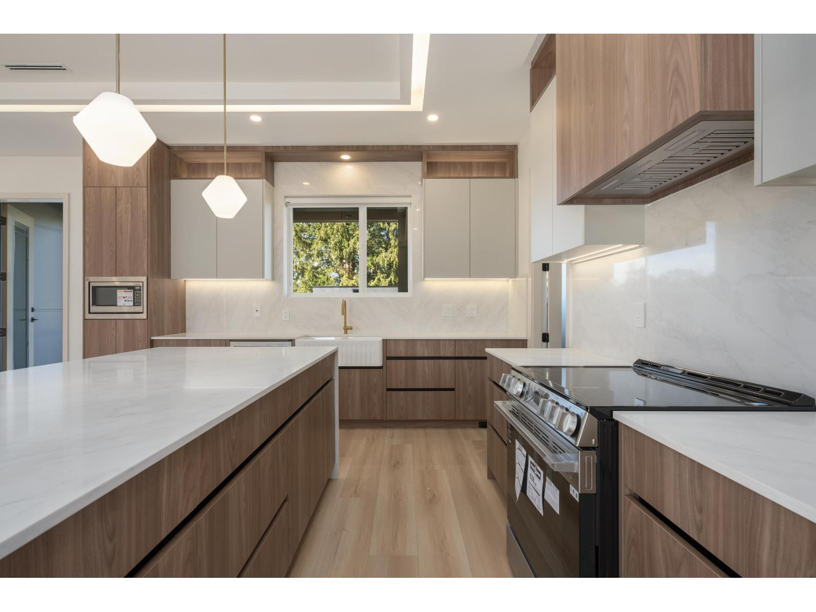 102 14753 111a Avenue Property Photo 11