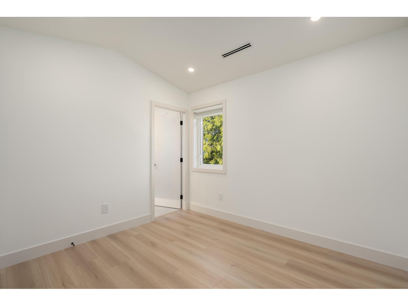 102 14753 111a Avenue Property Photo 12