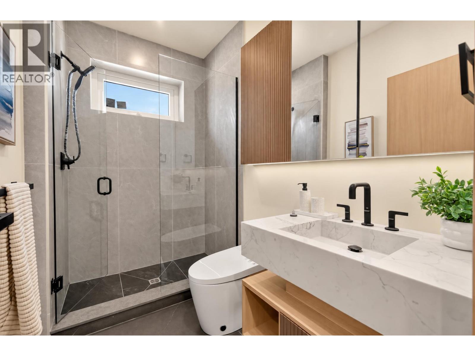 6720 Vivian Street Property Photo 11