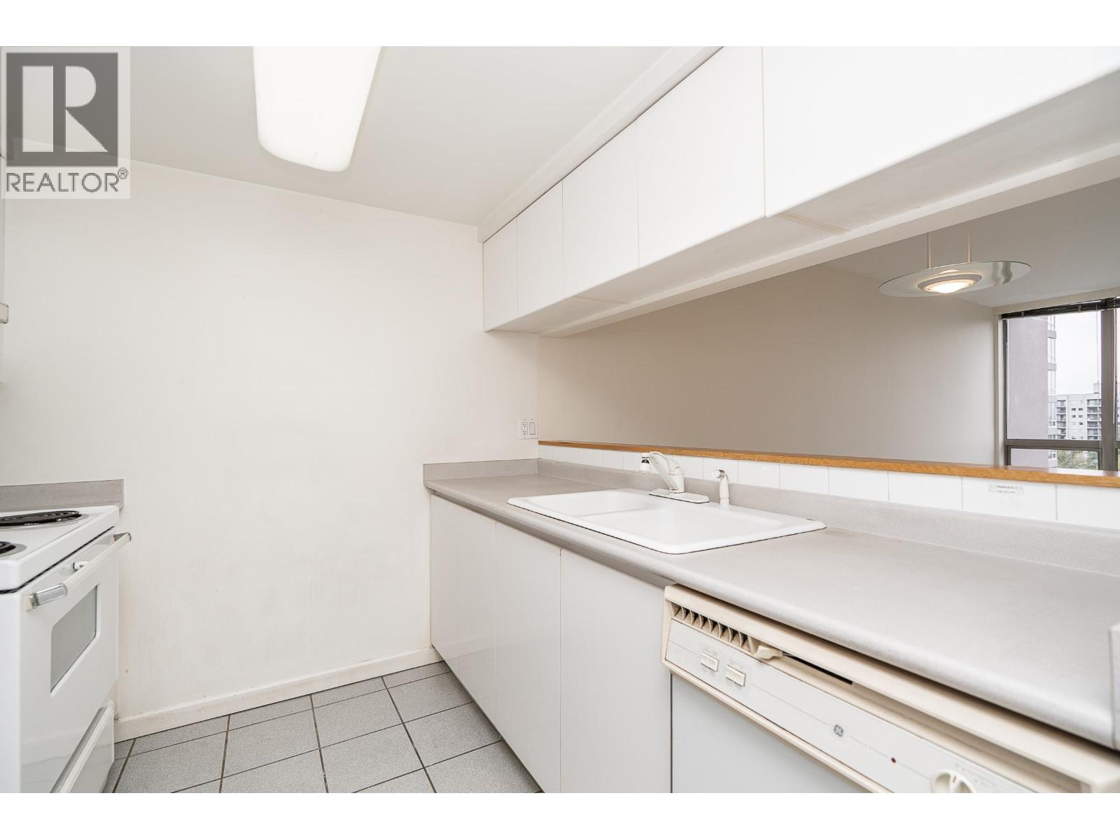 1802 9633 Manchester Drive Property Photo 13