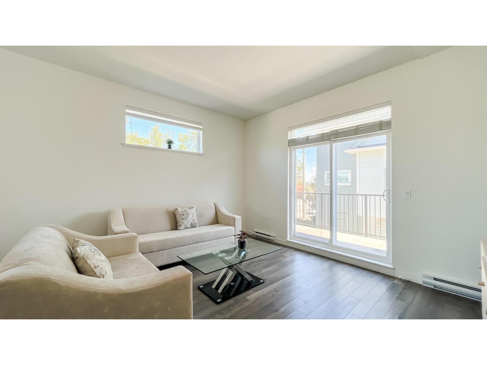 1 15487 99a Avenue Property Photo 5