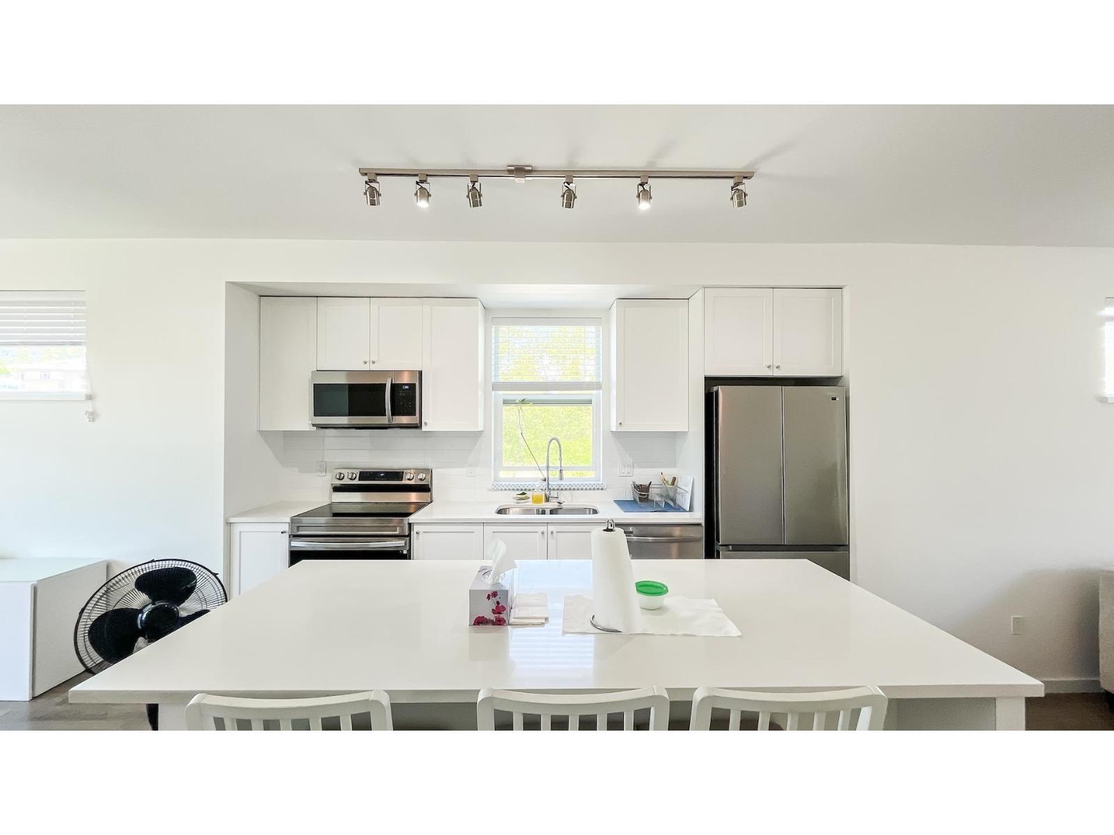 1 15487 99a Avenue Property Photo 8