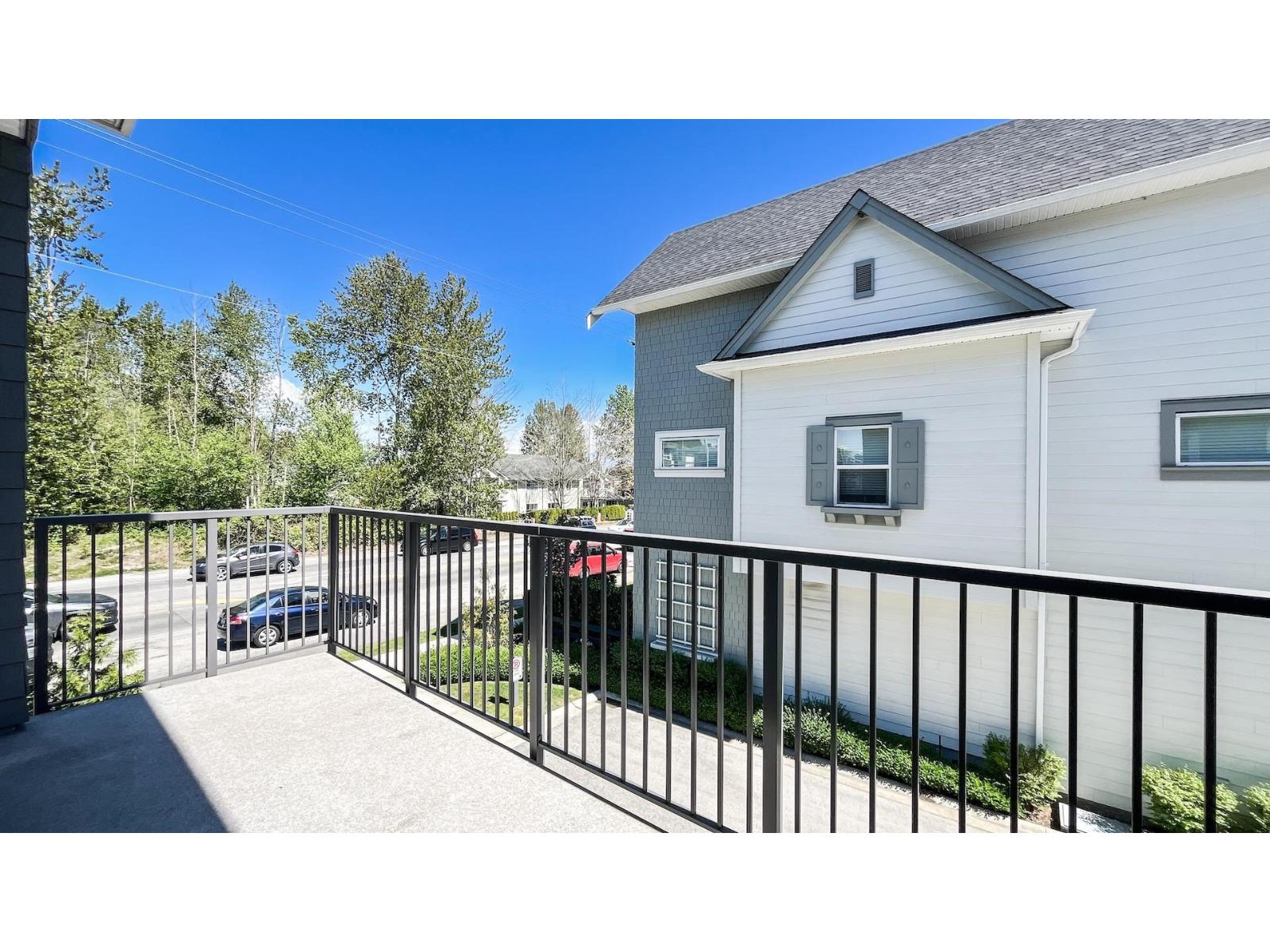 1 15487 99a Avenue Property Photo 13