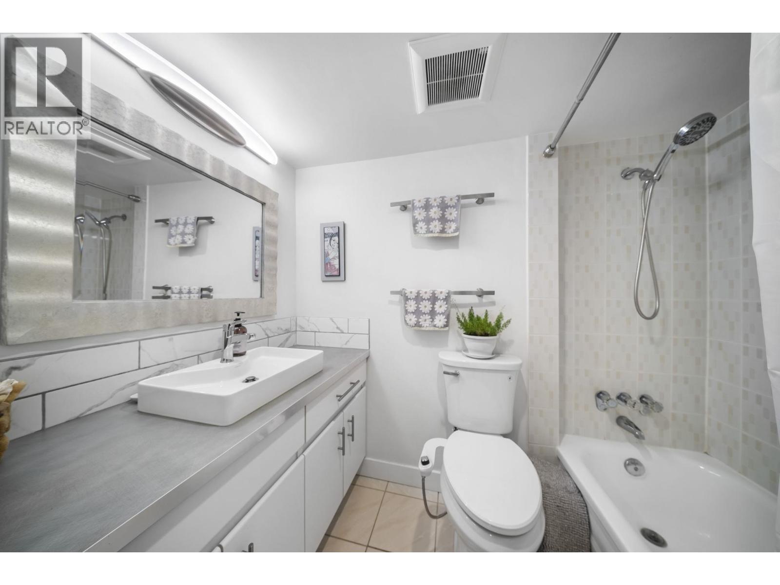 301 1330 Harwood Street Property Photo 20